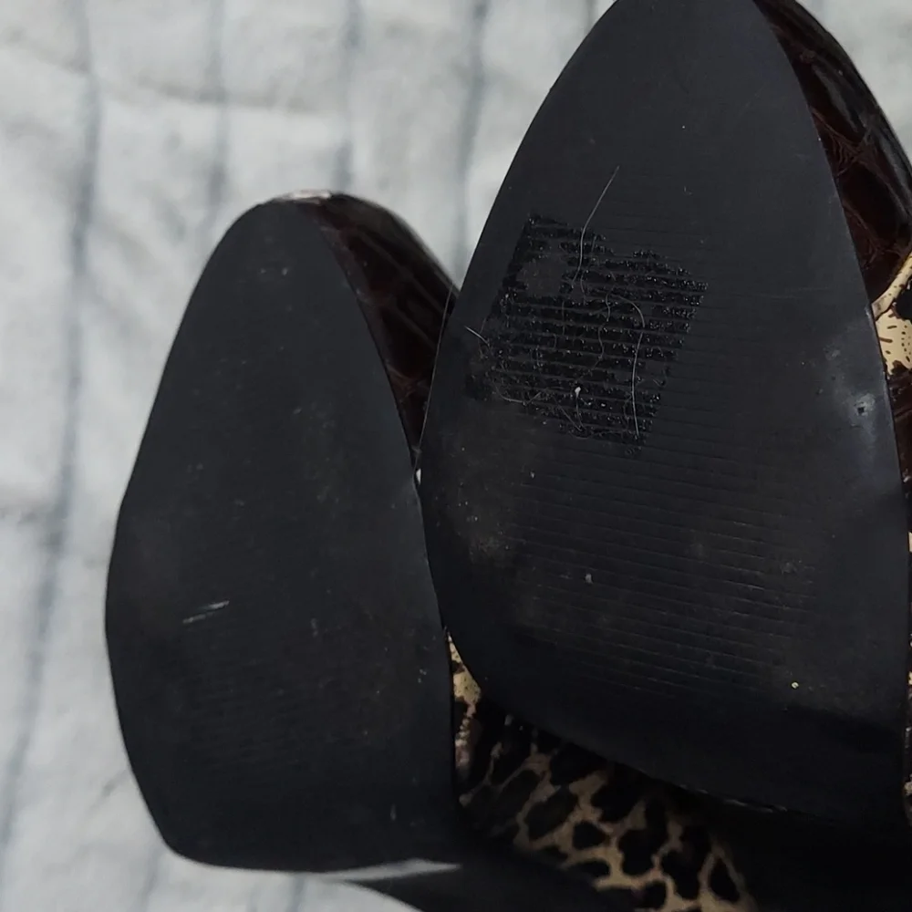 QUPID Platform Animal Print Heels Size 7